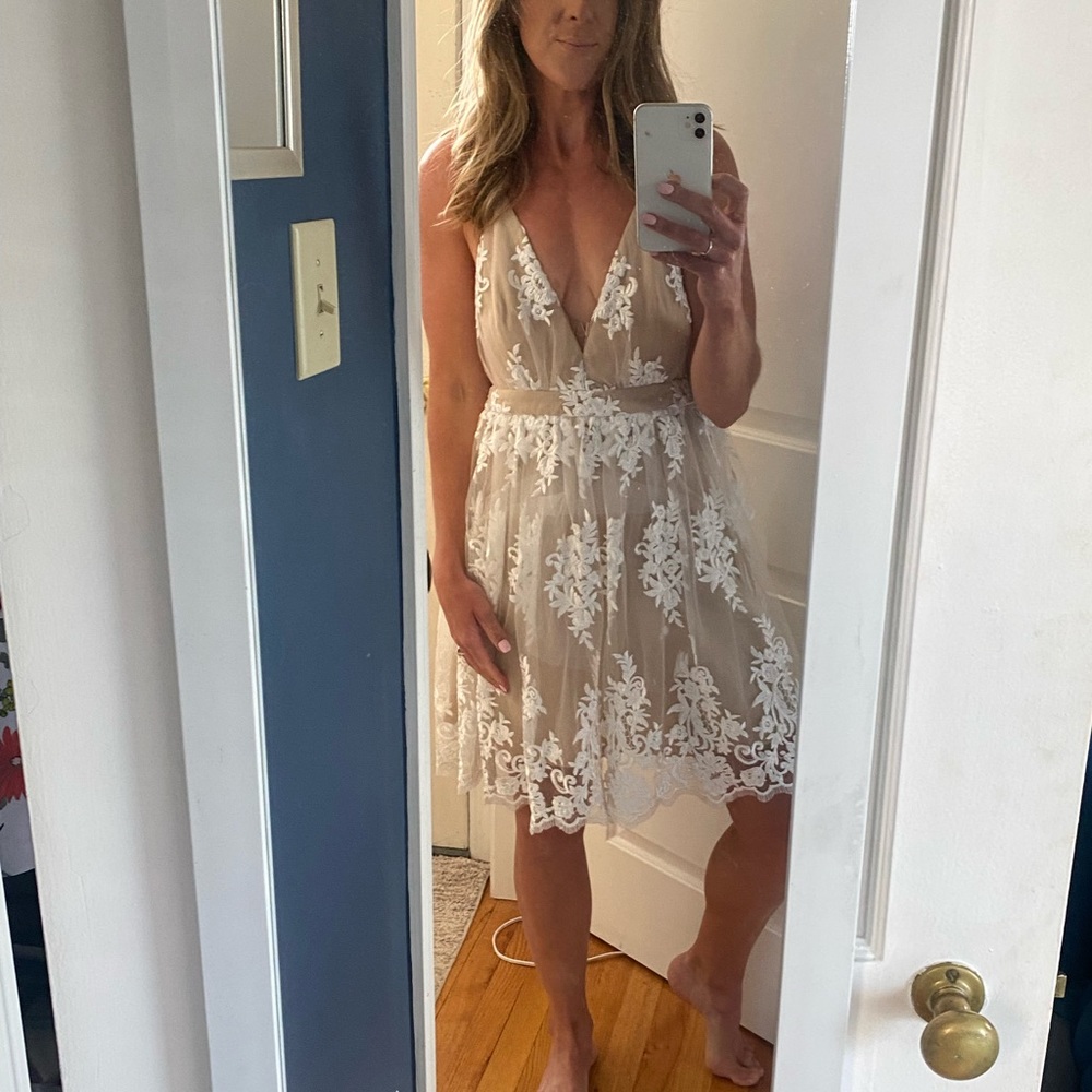 White and Nude Lace Embroidered Backless Skater Dress 🌿